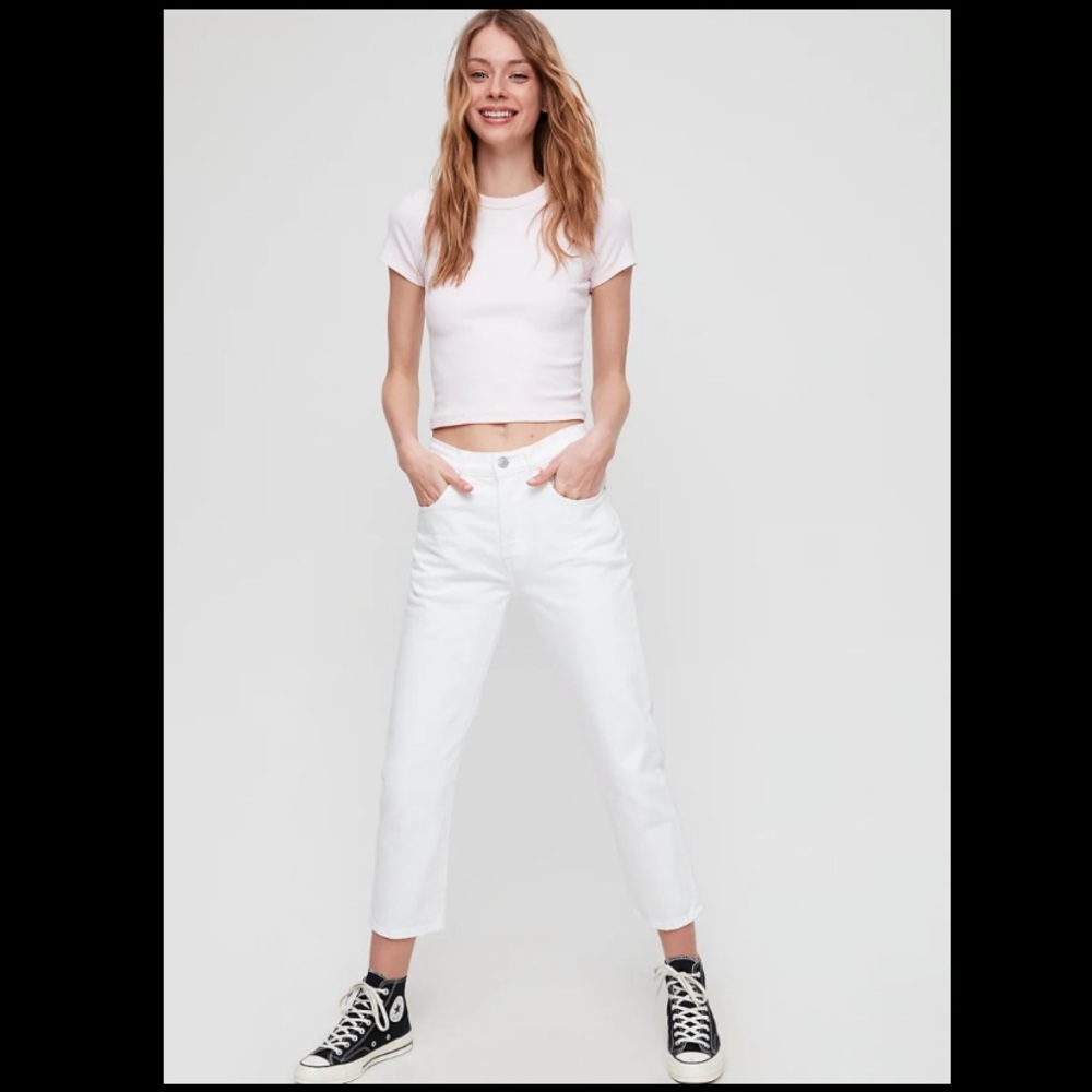 White Levi’s cropped 501s